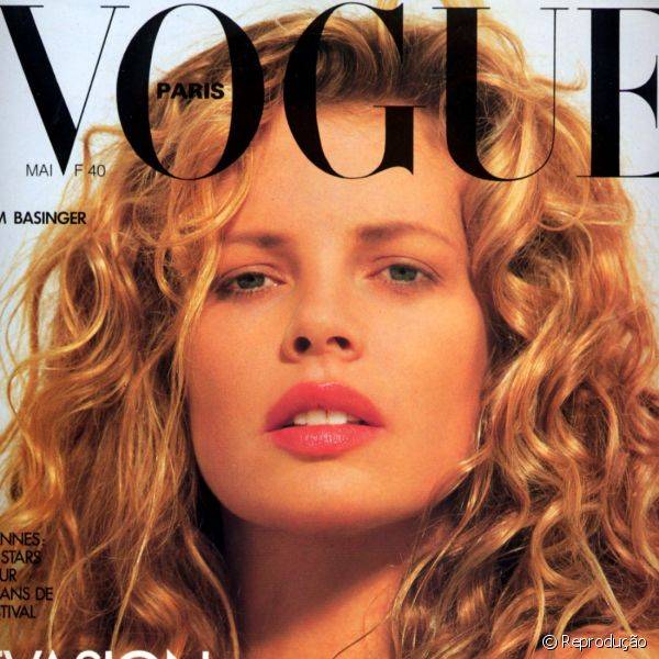 Para esta capa da Vogue em 1985, Kim Basinger usou uma make super natural, feita de pele bronzeada e batom rosa cremoso
